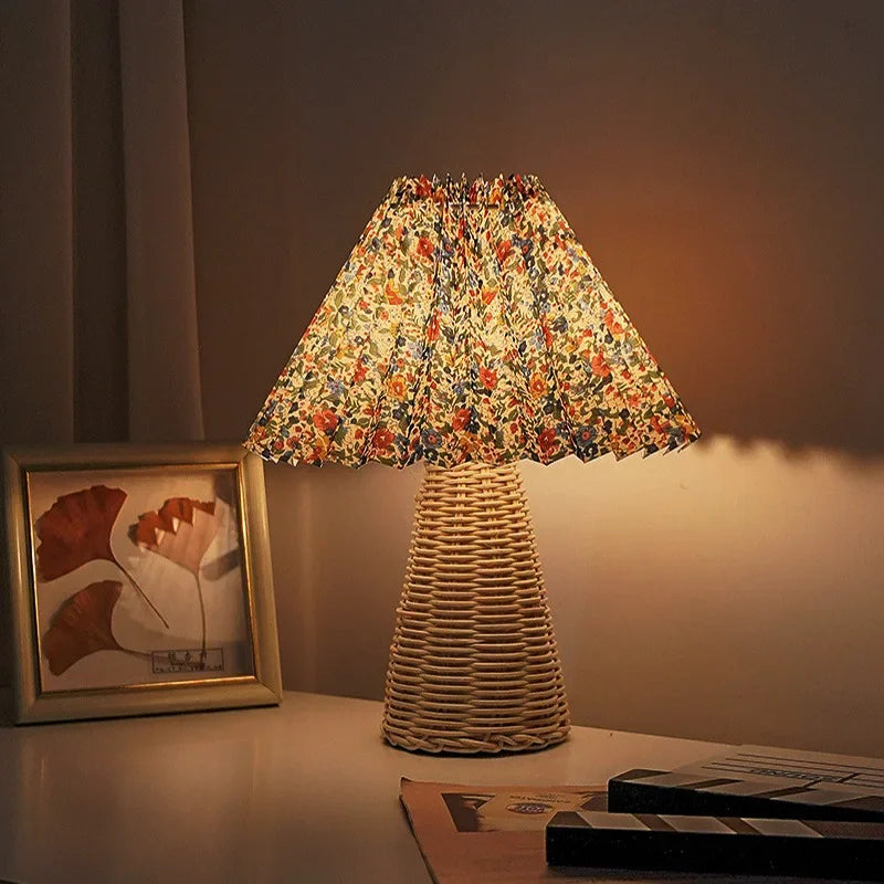 Nordic Pleated Ins Night Light Decoration Retro Vintage Pleated Desk Lamp Bedroom High-End Atmosphere Bedside Lamp