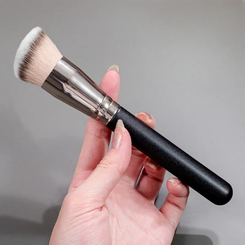 Angled Concealer & Foundation Brush – Soft Synthetic Bristles | ✅ FREE UK Delivery