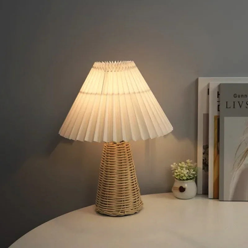 Nordic Pleated Ins Night Light Decoration Retro Vintage Pleated Desk Lamp Bedroom High-End Atmosphere Bedside Lamp
