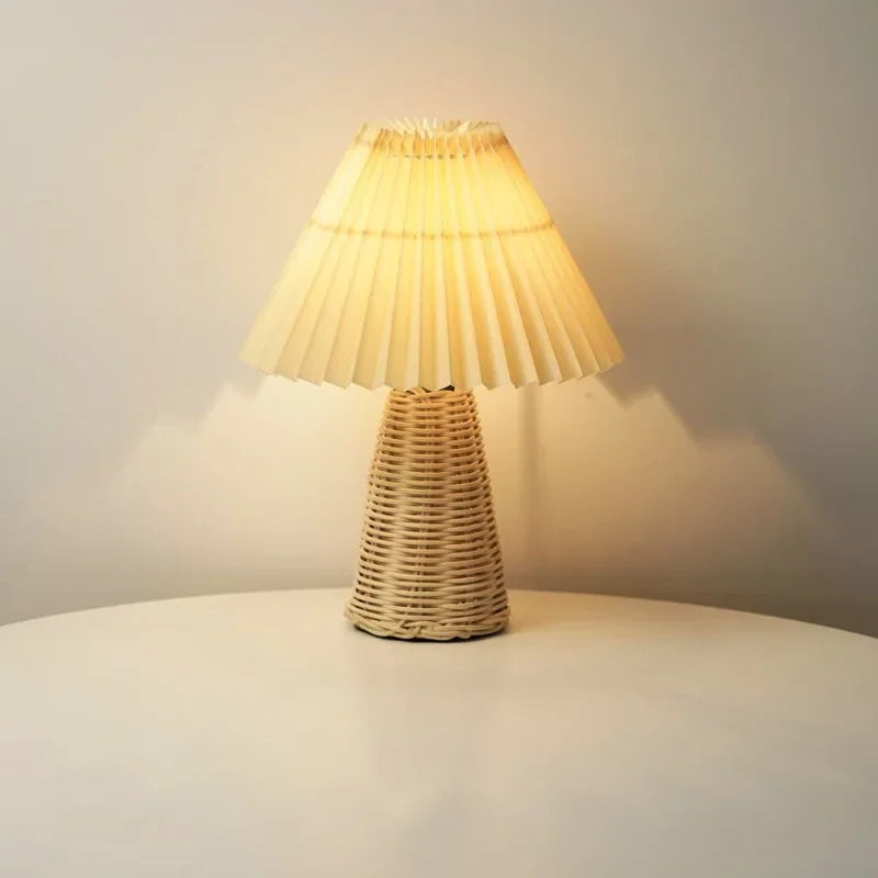 Nordic Pleated Ins Night Light Decoration Retro Vintage Pleated Desk Lamp Bedroom High-End Atmosphere Bedside Lamp