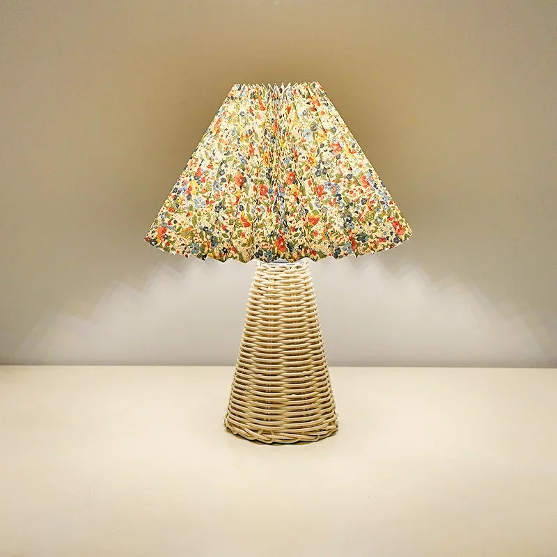 Nordic Pleated Ins Night Light Decoration Retro Vintage Pleated Desk Lamp Bedroom High-End Atmosphere Bedside Lamp