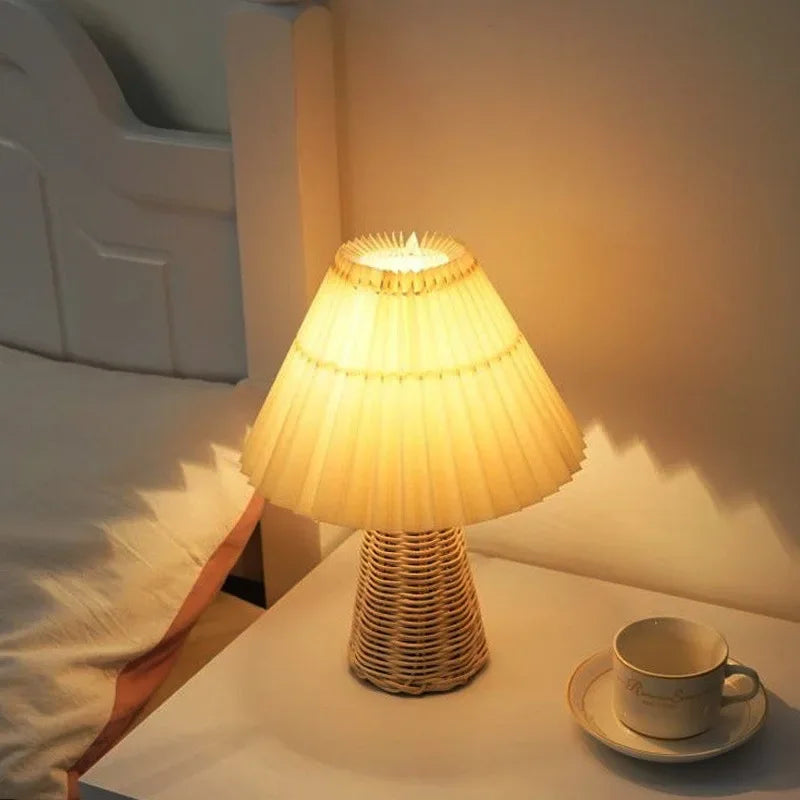 Nordic Pleated Ins Night Light Decoration Retro Vintage Pleated Desk Lamp Bedroom High-End Atmosphere Bedside Lamp
