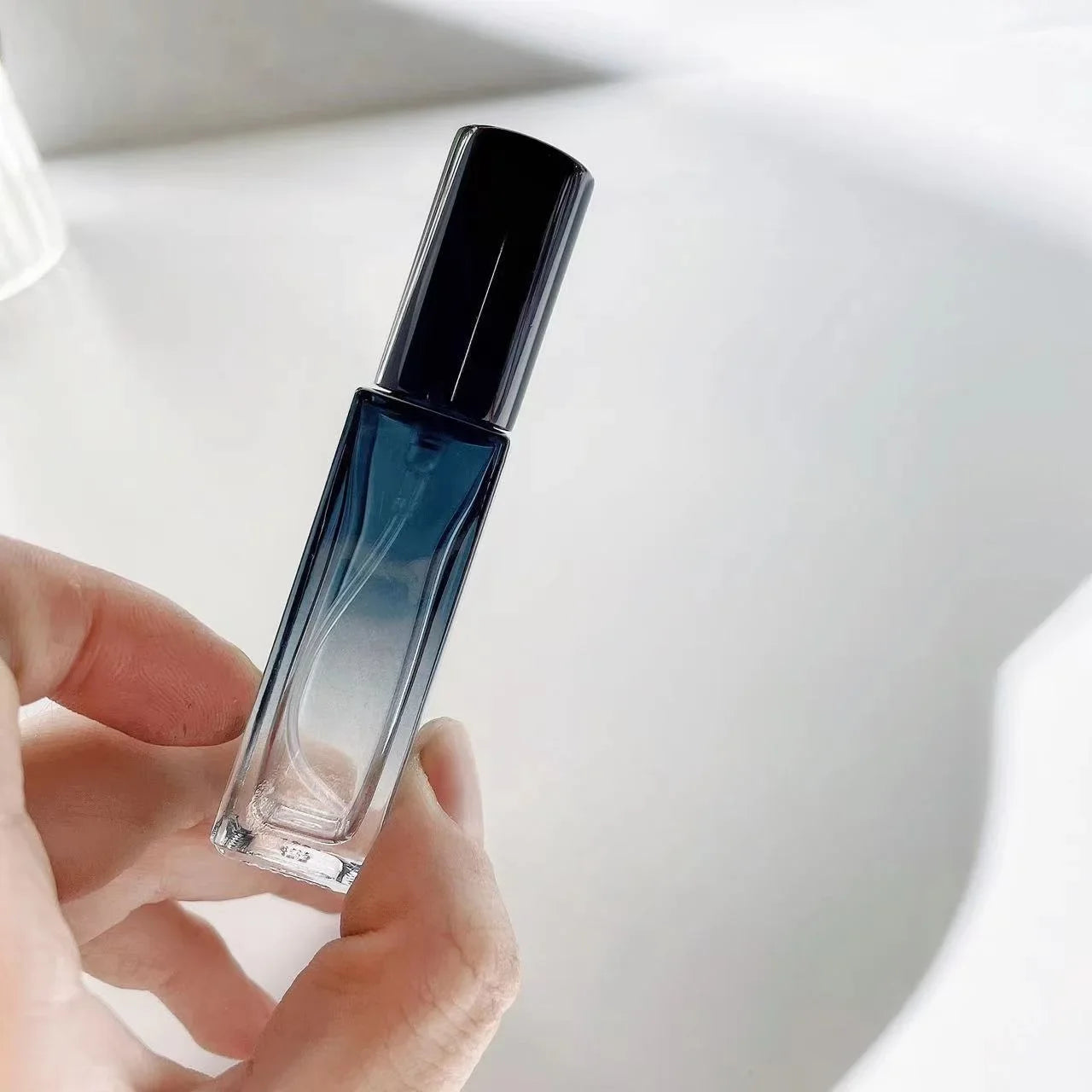 Gradient Blue Glass Perfume Atomizer Bottle – Refillable Travel Spray Vial 5ml / 9ml / 20ml