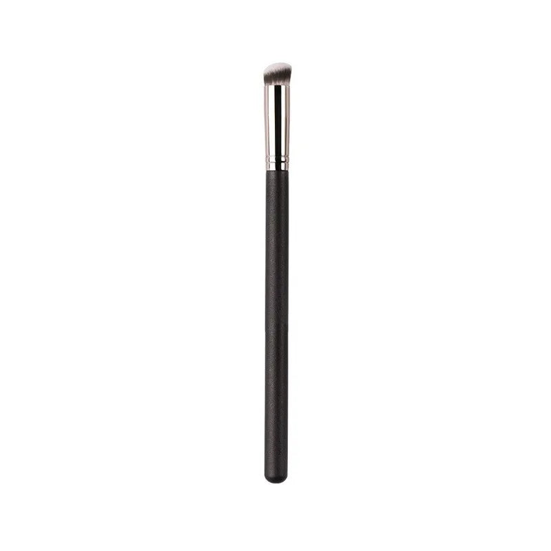 Angled Concealer & Foundation Brush – Soft Synthetic Bristles | ✅ FREE UK Delivery