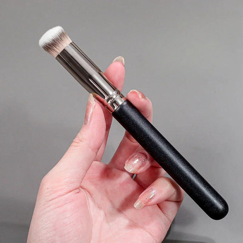 Angled Concealer & Foundation Brush – Soft Synthetic Bristles | ✅ FREE UK Delivery