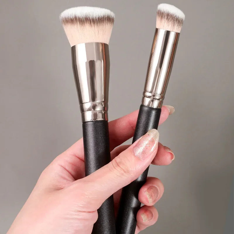 Angled Concealer & Foundation Brush – Soft Synthetic Bristles | ✅ FREE UK Delivery